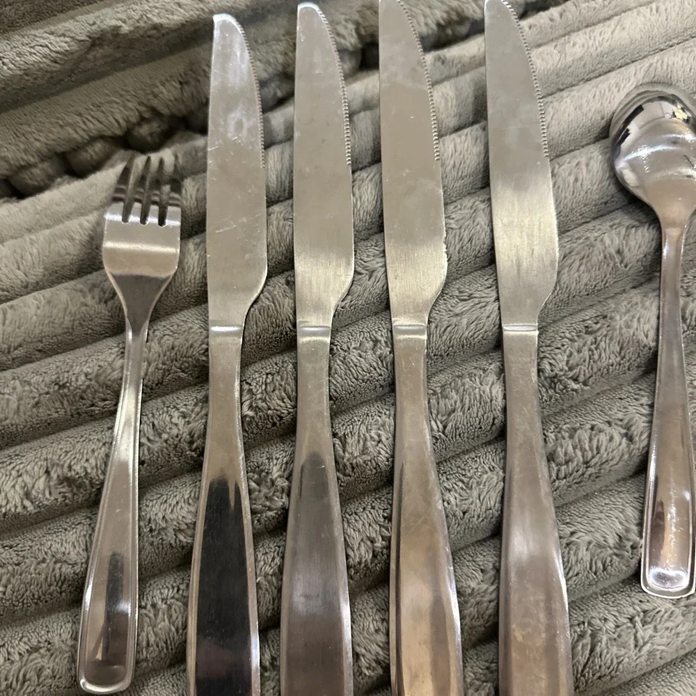 Oneida SS Flatware China Spoons Dinner Fork & Knives‎ Tableware Set Of 9